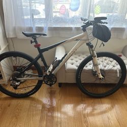 Giant XTC Mountain Bike Medium 