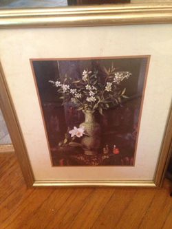 Framed flower vase picture