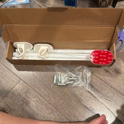 White Curtain Rod With Bracket