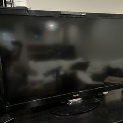 55” Vizio Flat Screen TV with Remote 55 Inch Inches