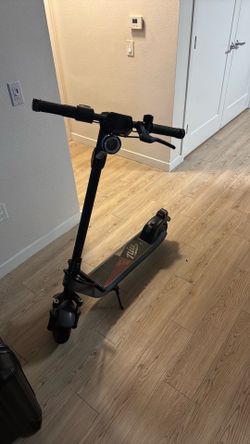 NIU KQi 200 Folding Kick Electric Scooter - Black