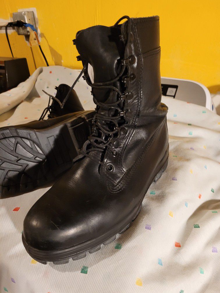 Military Boots W/steel Toe, Good Conditions.