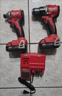 Milwaukee m18 Brushless hammer drill plus impact driver combo kit