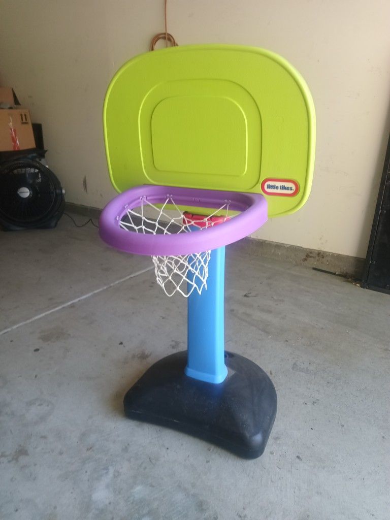 MINI BASKETBALL HOOP
