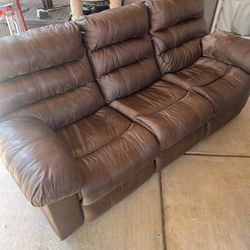 Couch. Electrical Recliner You Want This