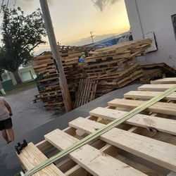 Pallets 3$ A Peice 