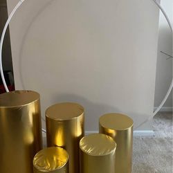 Pedestals With Covers