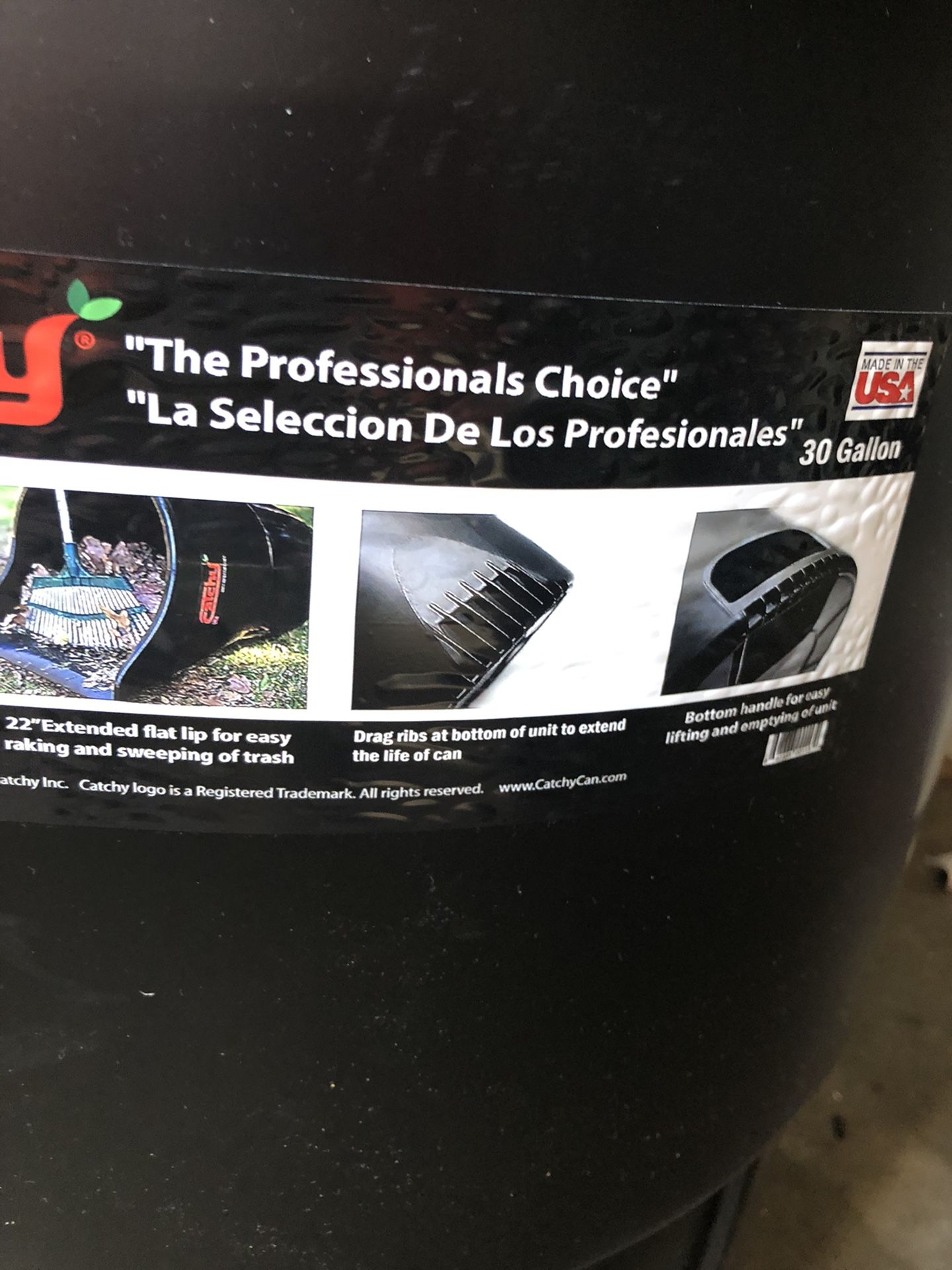 Catchy can Landscape, Lawncare Trash Can With Scoop for Sale in Pico Rivera, CA OfferUp
