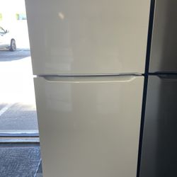 Frigidaire 20 Cubic Top And Bottom Refrigerator