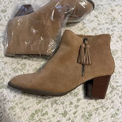 Vionic Ankle Boot. Sz 9 (40)