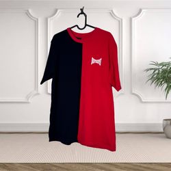 🔥 Supreme Split-Color Logo Tee – Red & Black L 🔥