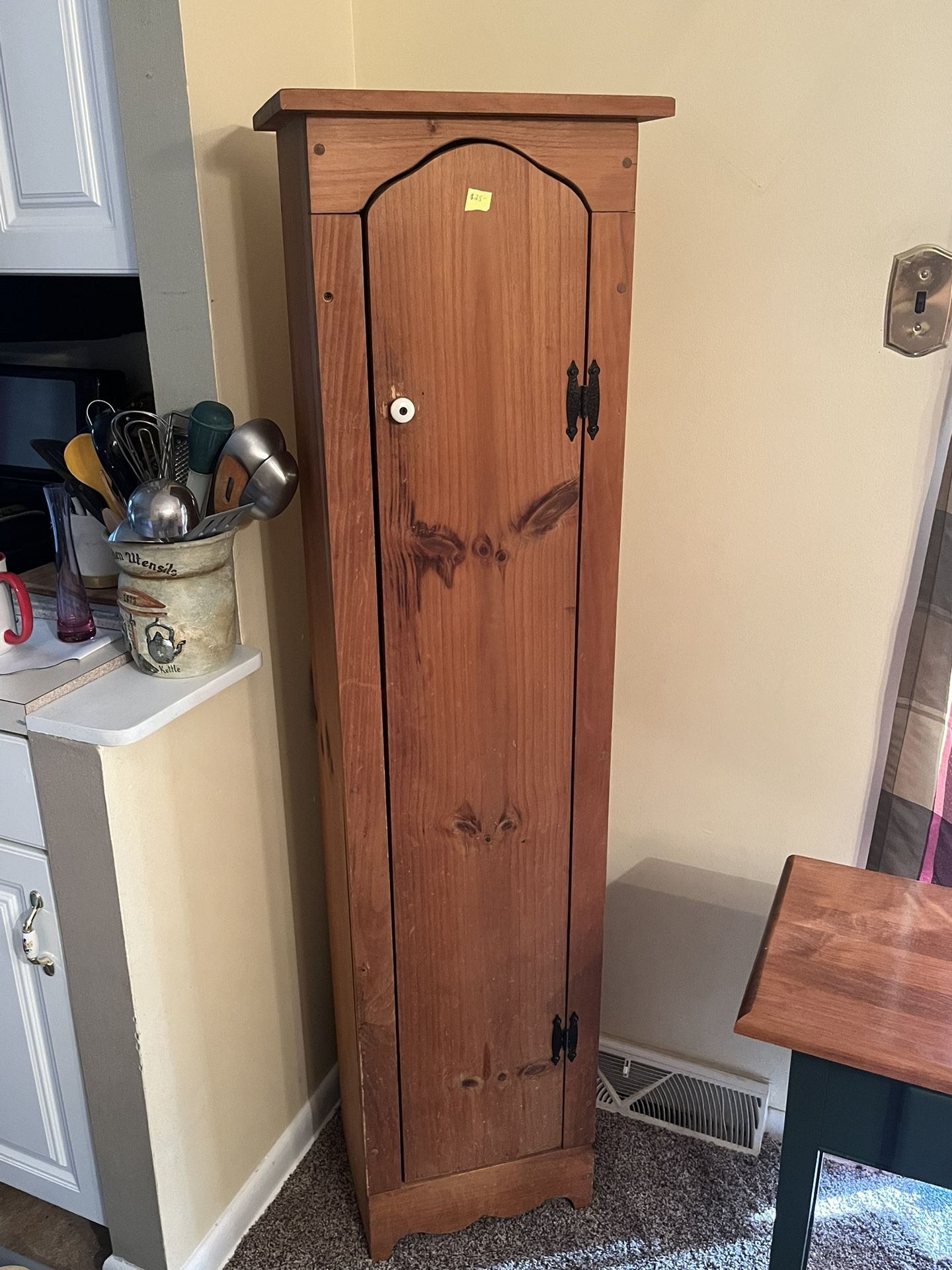 Corner Hutch