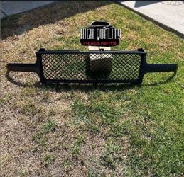 Chevy Silverado 1999. 2002 Front Bumper Grill