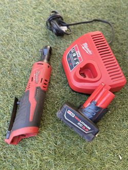 M12 Milwaukee 3/8 Ratchet, Set