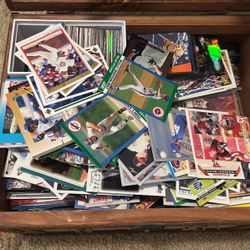 Random Lot Of 10 Baseball, Football, Basketball Cards.