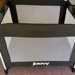 JOOVY ROOM2 Portable Crib/Playpen