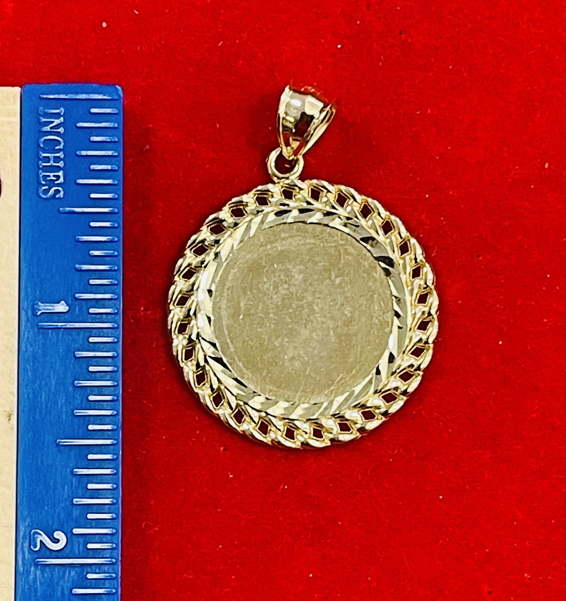 10K Solid Yelow Hold Heavy Weight Cuban Style Picture Charm 