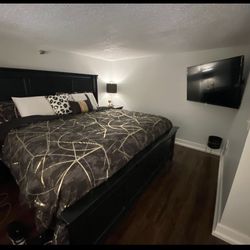 King Size Bed With 2 Nightstands