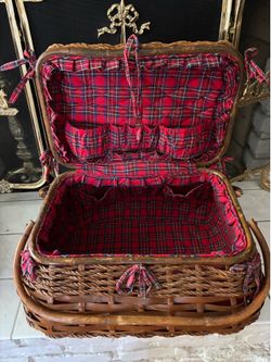 Vintage Wicker Picnic Basket Red Plaid Lined Folding Handle 21” XL Park Day Love