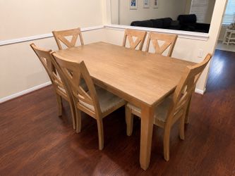 Dining Table Set with 6 Chairs – Like New