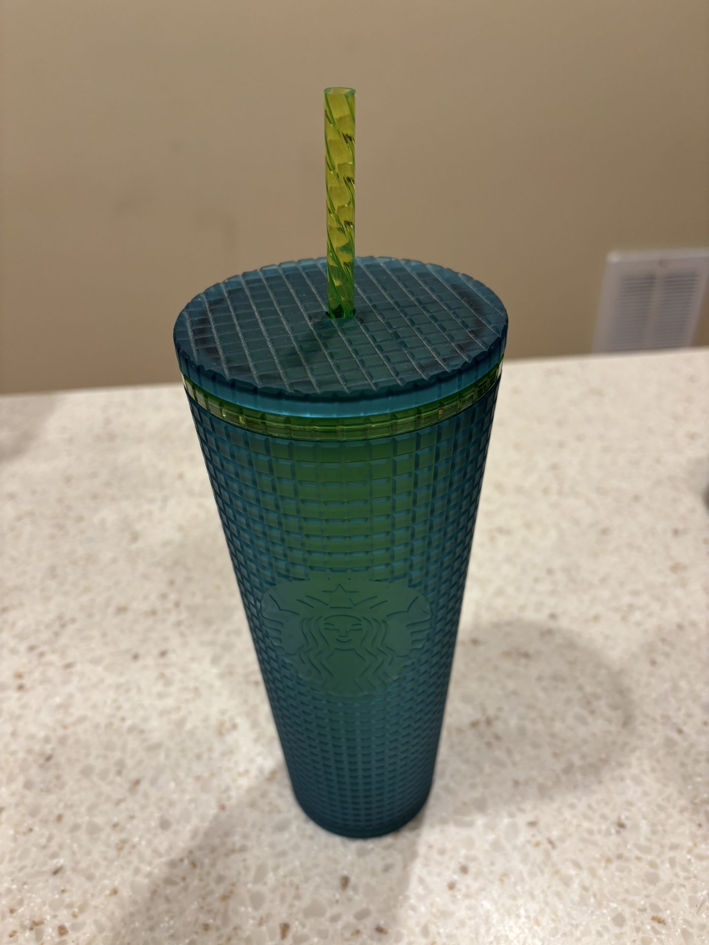 ✨ Starbucks 24oz Studded Tumbler – NEW