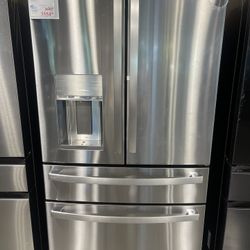 • 27.9 Cu. Ft. Total Capacity • 15.71 Cu. Ft. Refrigerator Capacity • 8.57 Cu. Ft. Freezer Captay • TwinChil Evaporator • Independent Hu sauty and Tem