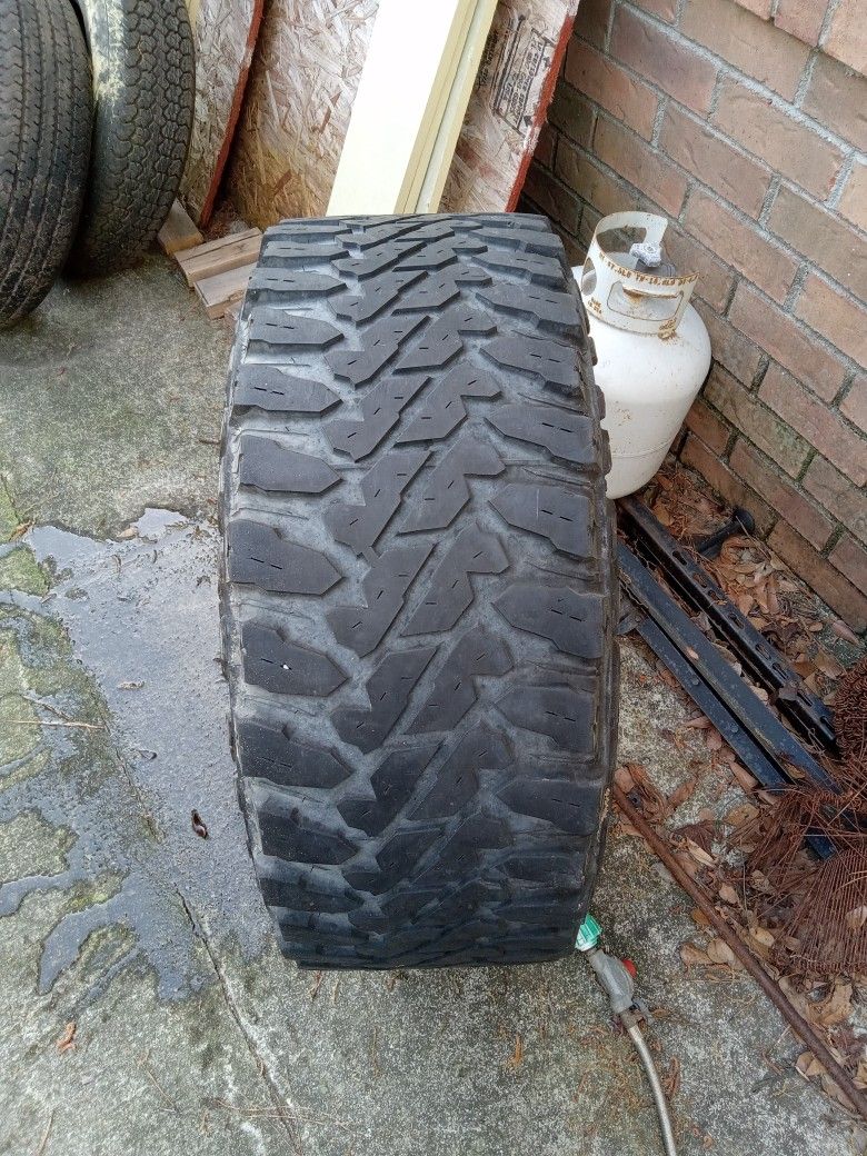 1 33/12.50/18 YOKOHAMA GEOLANDER M/T (NO HOLES OR PLUGS TONS OF TREAD)