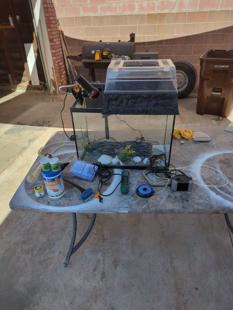 10 gallon fish / turtle tank