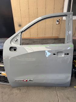 2019 2020 2021 2022 2023 2024 2025 CHEVROLET SILVERADO 1500 LEFT FRONT DOOR OEM USED