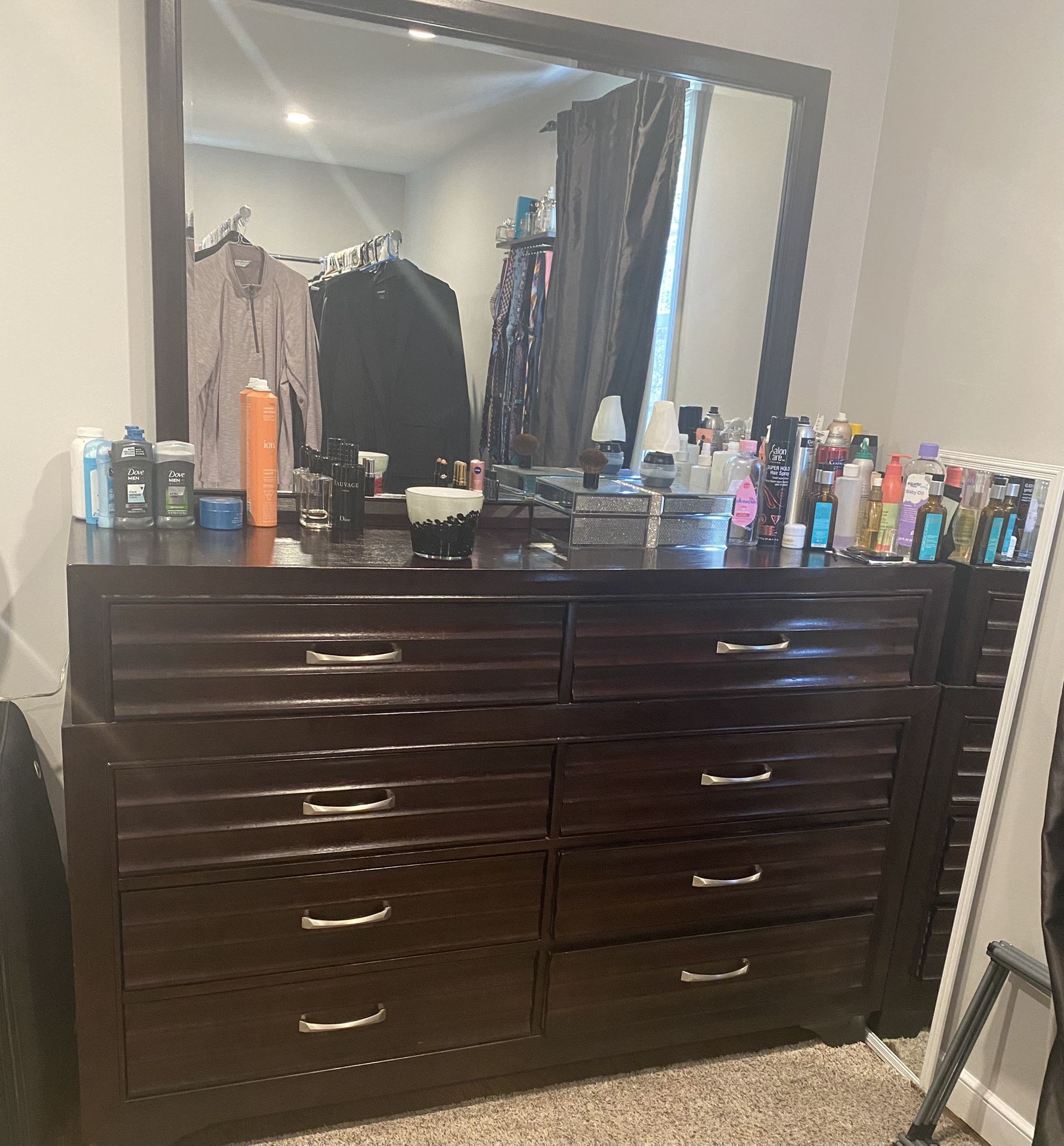  8 Drawer Dresser W/mirror