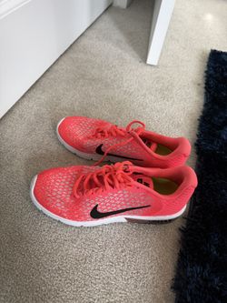 Women’s Nike Shoes Size 9