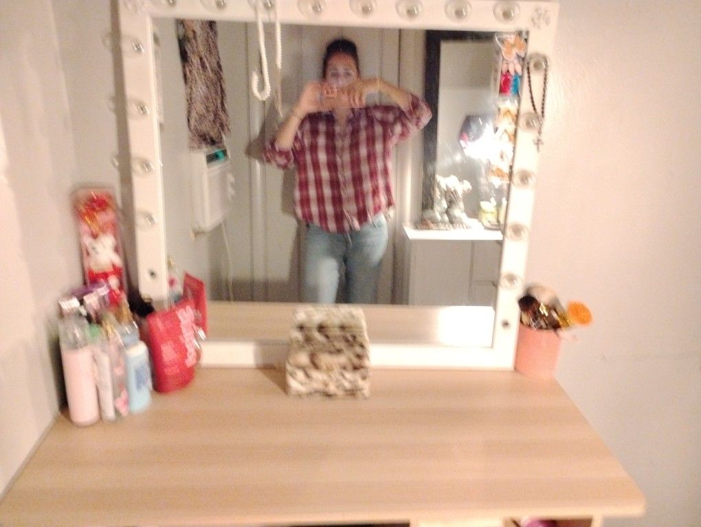 Makeup Stand With Mirror