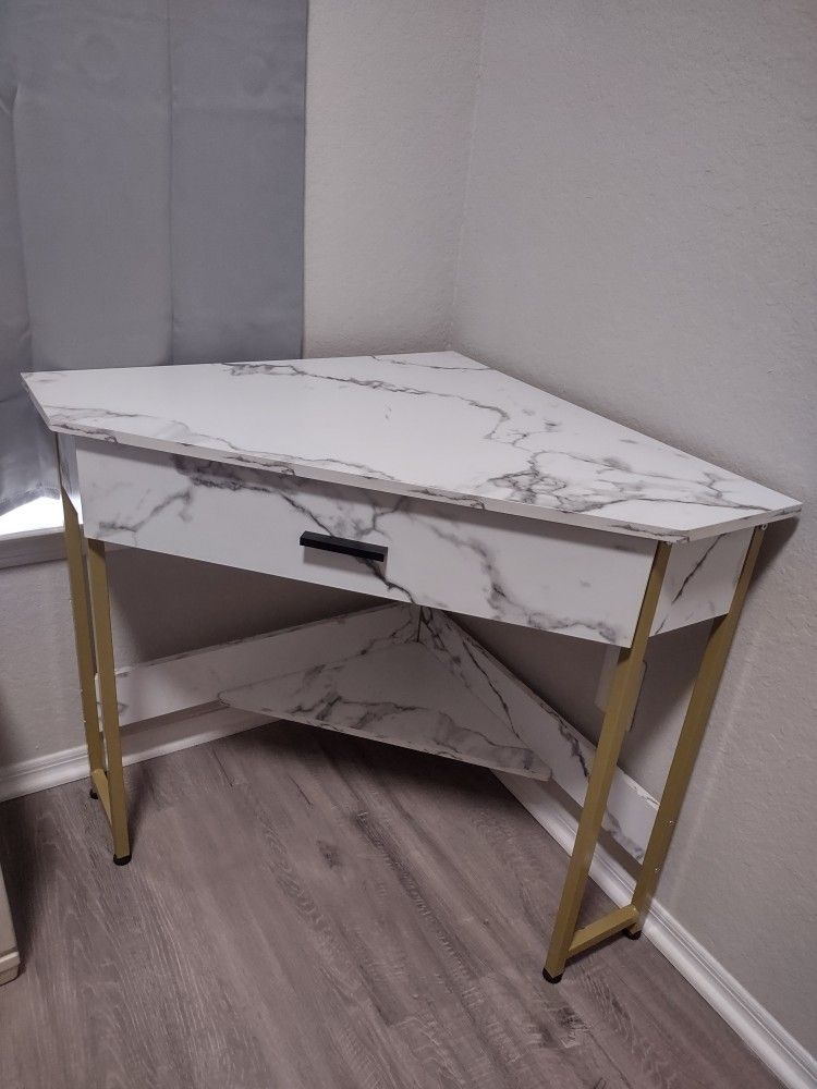 Corner Desk/Vanity 