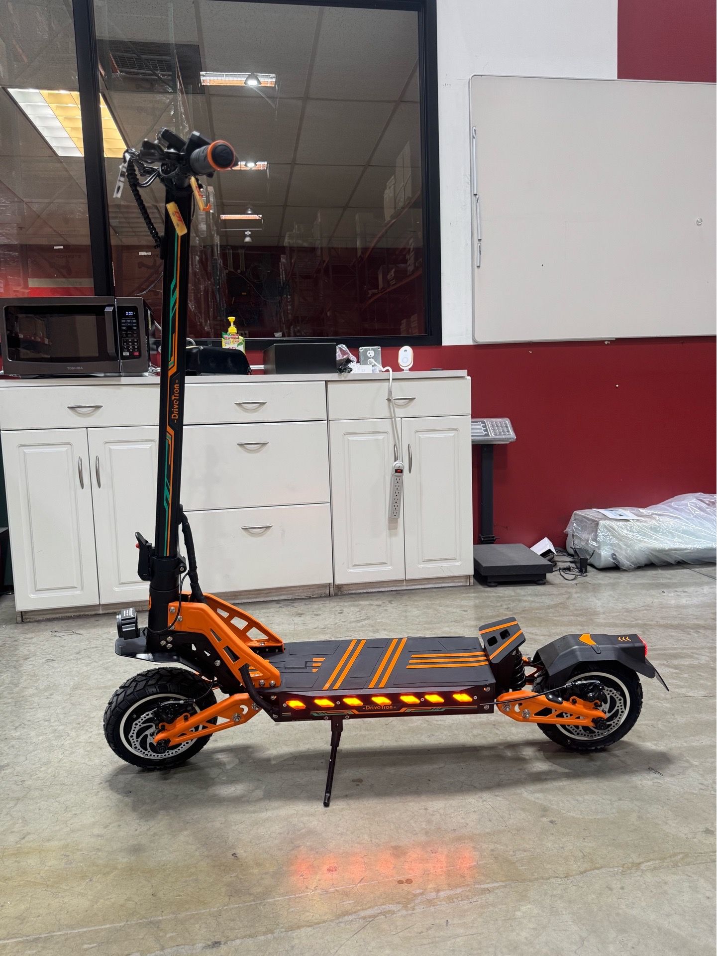 Dual-motor high-speed electric scooter