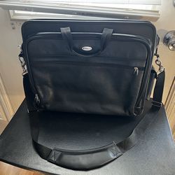 Targus Leather Notebook/Laptop Case Black With Shoulder Strap 15”