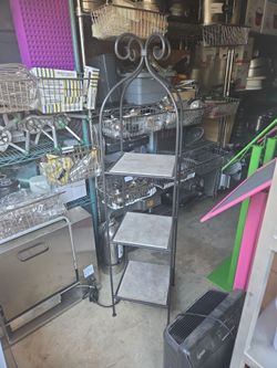 Stand- three tier