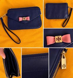 TORY BURCH wristlet