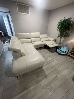 Sectional couch