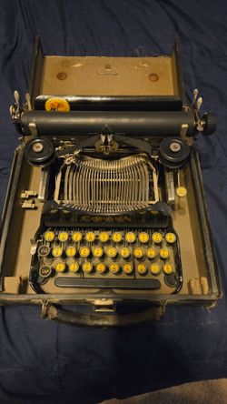 Vintage corona 3 typewriter