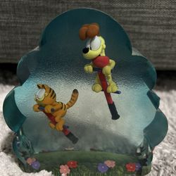 Garfield Resin Paperweight /Garfield & Odie on Pogo Sticks #2347 