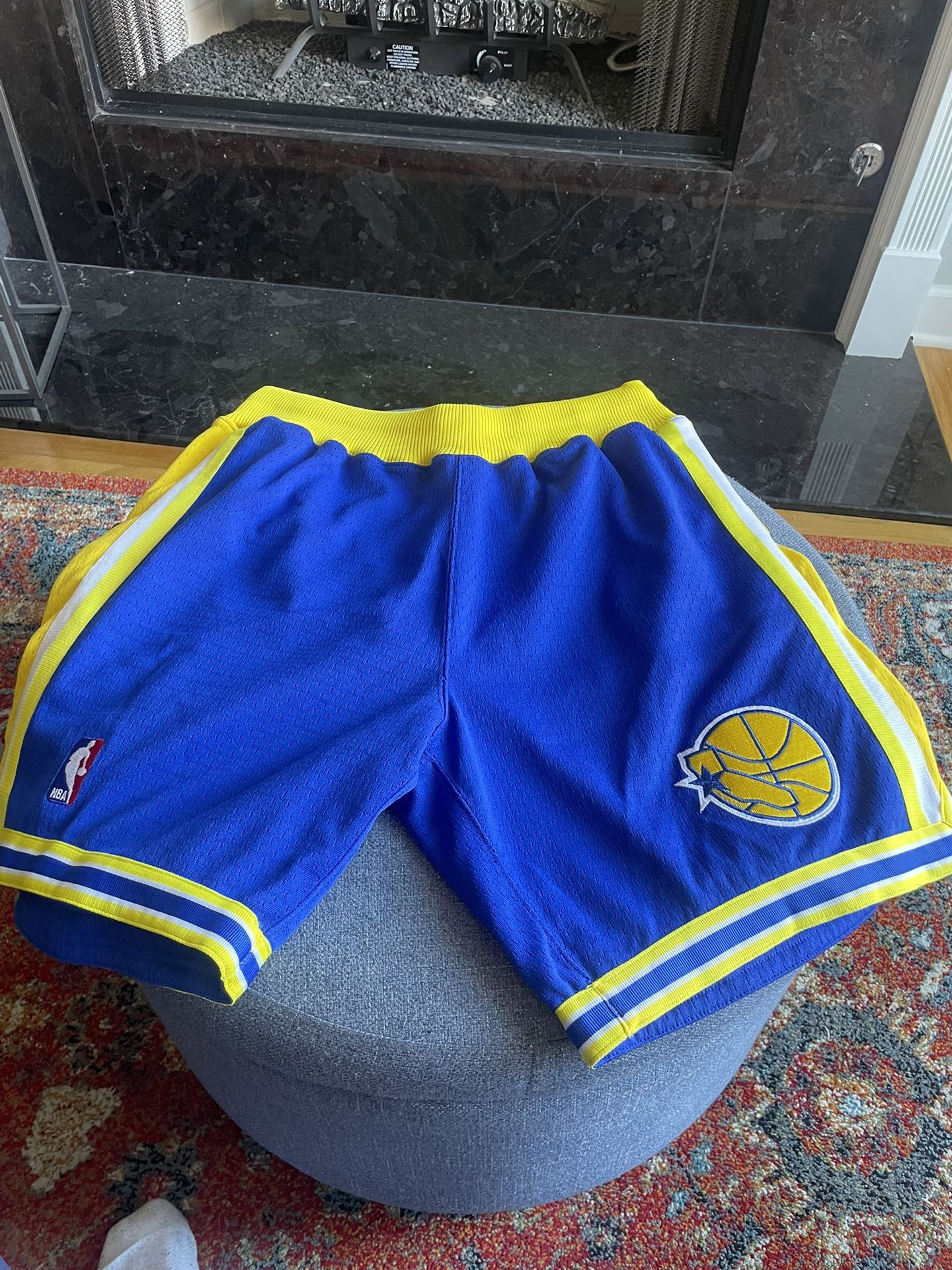 Golden State Warriors 1995-96 Official Team Shorts (40M)