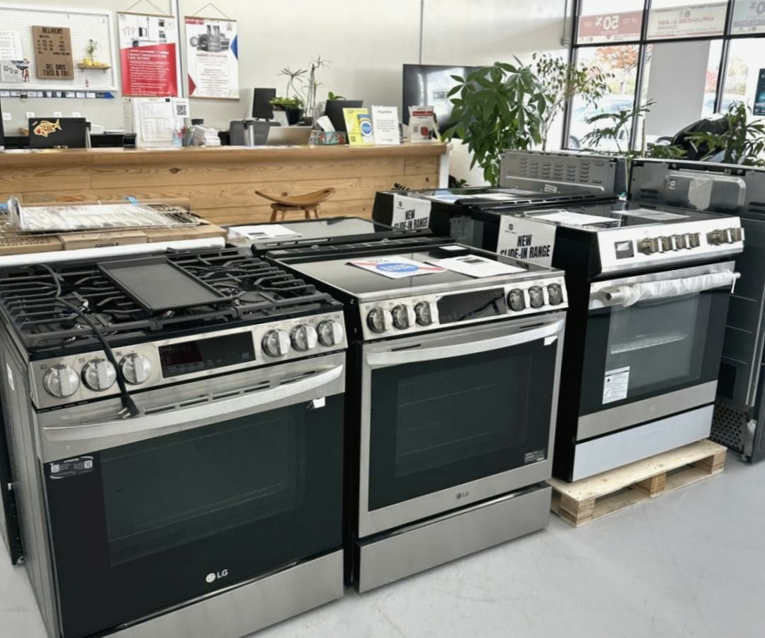 Prices START at $499-Various GAS and Electric Ranges-Scratch N Dent