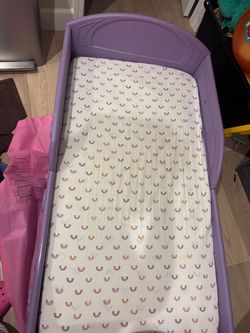 Toddler bed