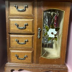 vintage jewlery box