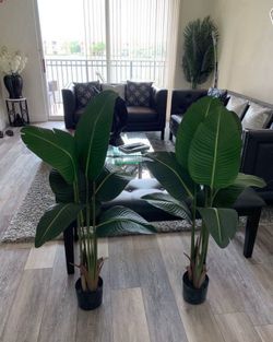 Pretty artificial plant 4 ft tall set of 2! Brand new