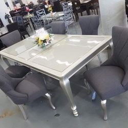 Brand New •Table with beveled clear glass inlays And 6️⃣ luxury Chairs 