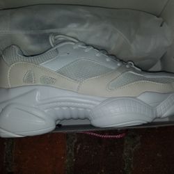 Berness New Tennis-Shoes $10