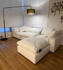 Nixon Cloud White Sectional 4 Segments NEW  Washable Performance Fabric Stain Resistant 