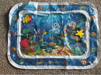 Tummy time water mat