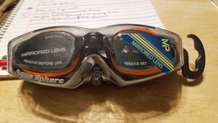 Aqua sphere mirrored lens goggle